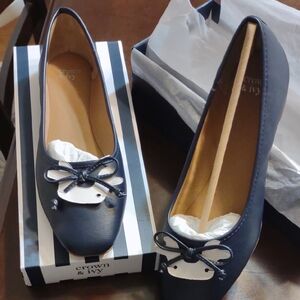 Crown & Ivy Women's Black Flats